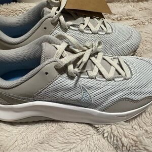 Nike Women's Athletic Shoes - Light Gray and White